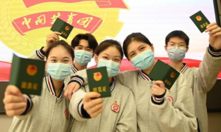 央视快评丨不负时代 不负韶华 不负党和人民殷切期望——写在中国共产主义青年团成立一百周年之际