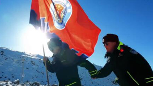 奋斗者·正青春｜冰山下的火样青春