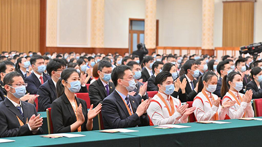 联播丨争当伟大理想的追梦人 争做伟大事业的生力军