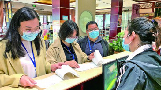 ܽ ʱΰƶķ硱·磺ɫƬ