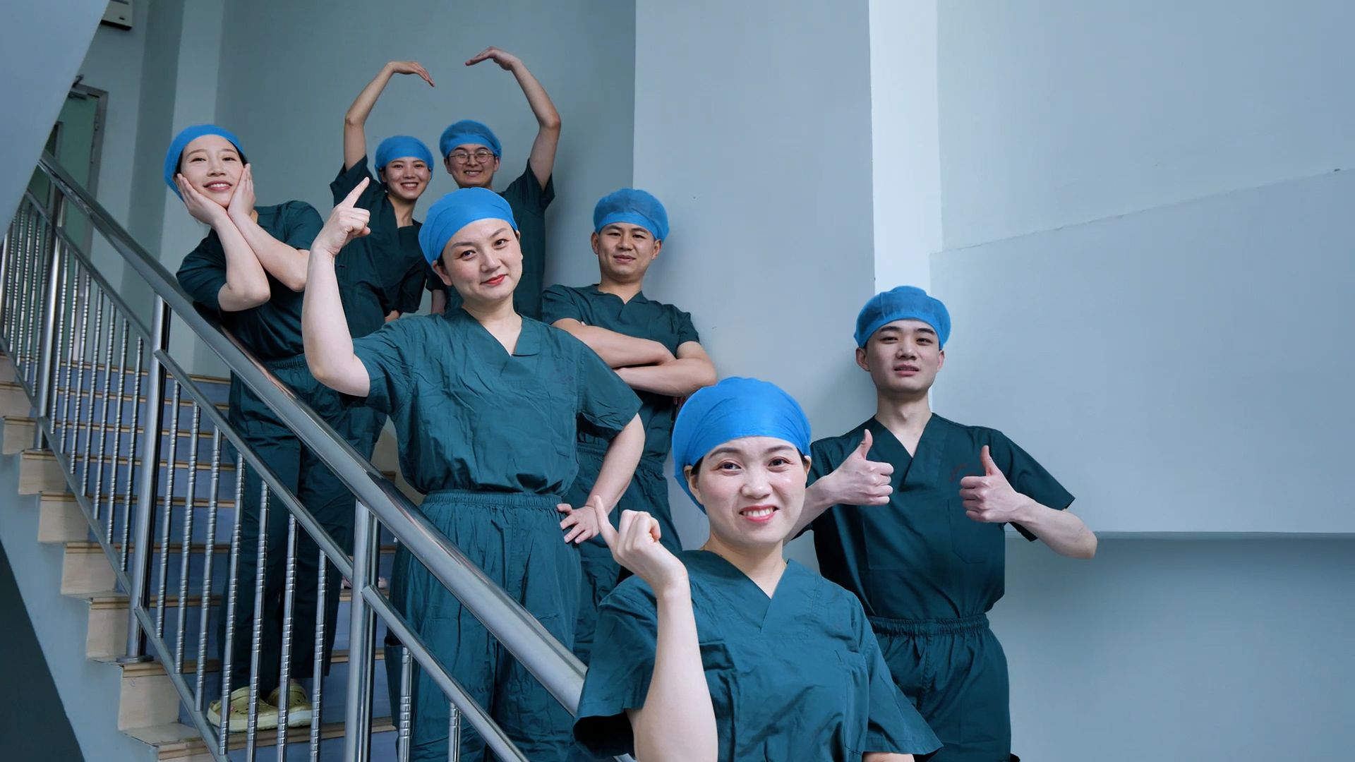 【2022·劳动创造幸福】无影灯下不负韶华