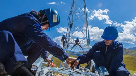 【2022·劳动创造幸福】打通天山深处电力通道