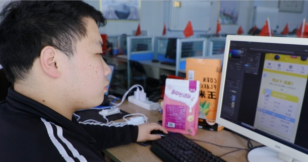 【2022·劳动创造幸福】键盘上敲出快乐人生