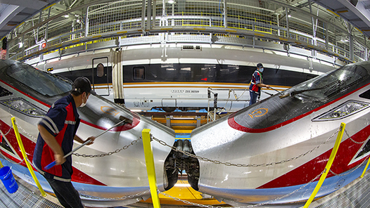 【2022·劳动创造幸福】高铁“美容师”