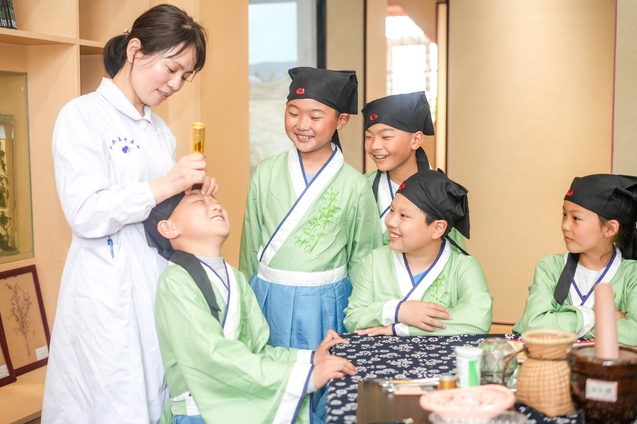 特色课程体验中医魅力