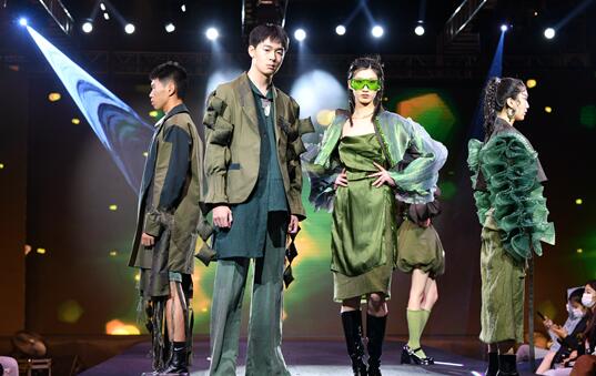 ��У��ҵ��� T̨���㡱����ʲô