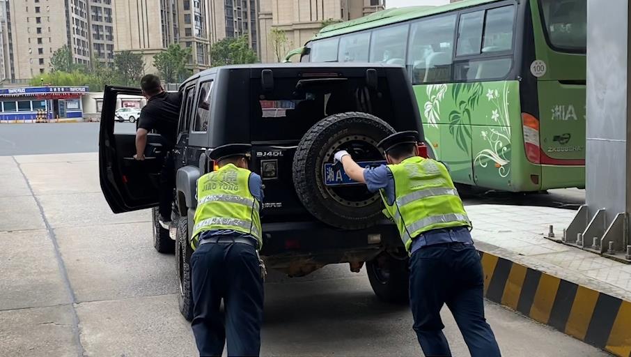 【2022·劳动创造幸福】那些在收费站出现的背影