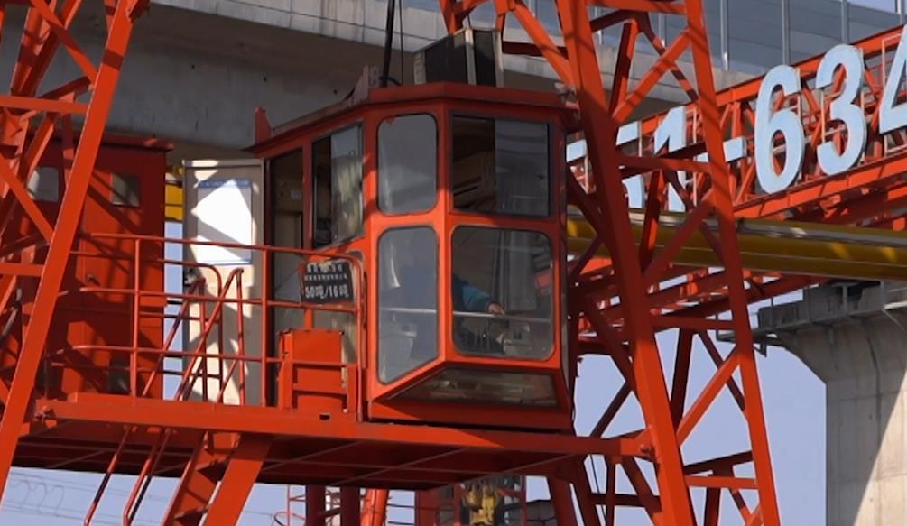 【2022·劳动创造幸福】当龙门吊女司机是一种什么体验？带你沉浸式感受