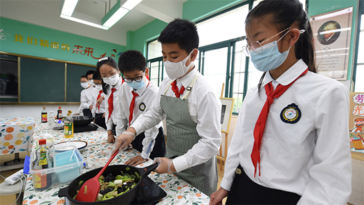 ��ְ��ۻ�顿��������ƽ���Ŀ�����ѧ���� �Ϻ��Ͷ��Σ���У�����γɺ���