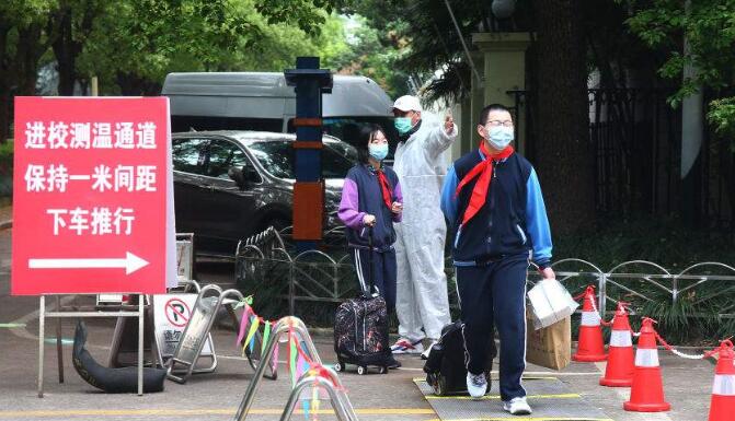 �Ϻ��������߶��꼶ѧ����6��6���� �����꼶ѧ����6��13����У��ѧ