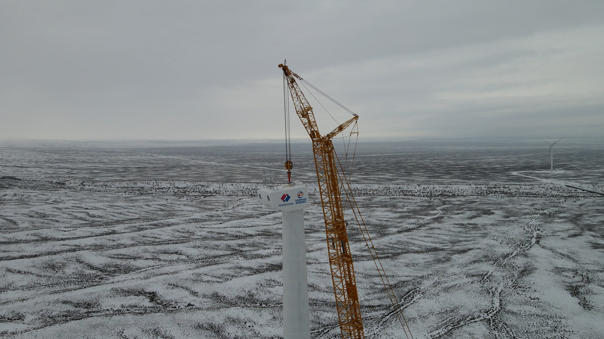 【2022·劳动创造幸福】风机傲雪立