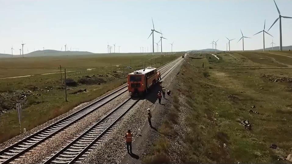 【2022·劳动创造幸福】灰腾梁上