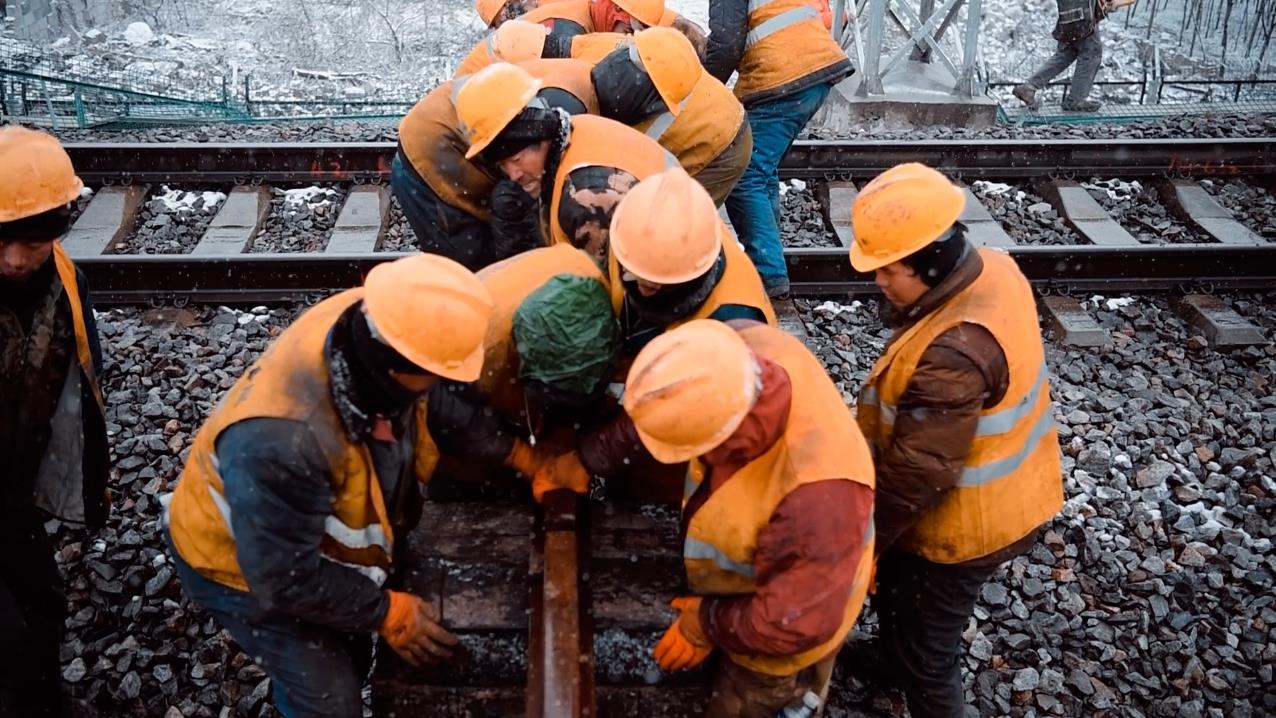 【2022·劳动创造幸福】雪中鏖战