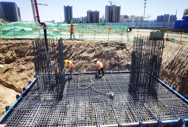 保定东二环快速路全线首座承台浇筑完成