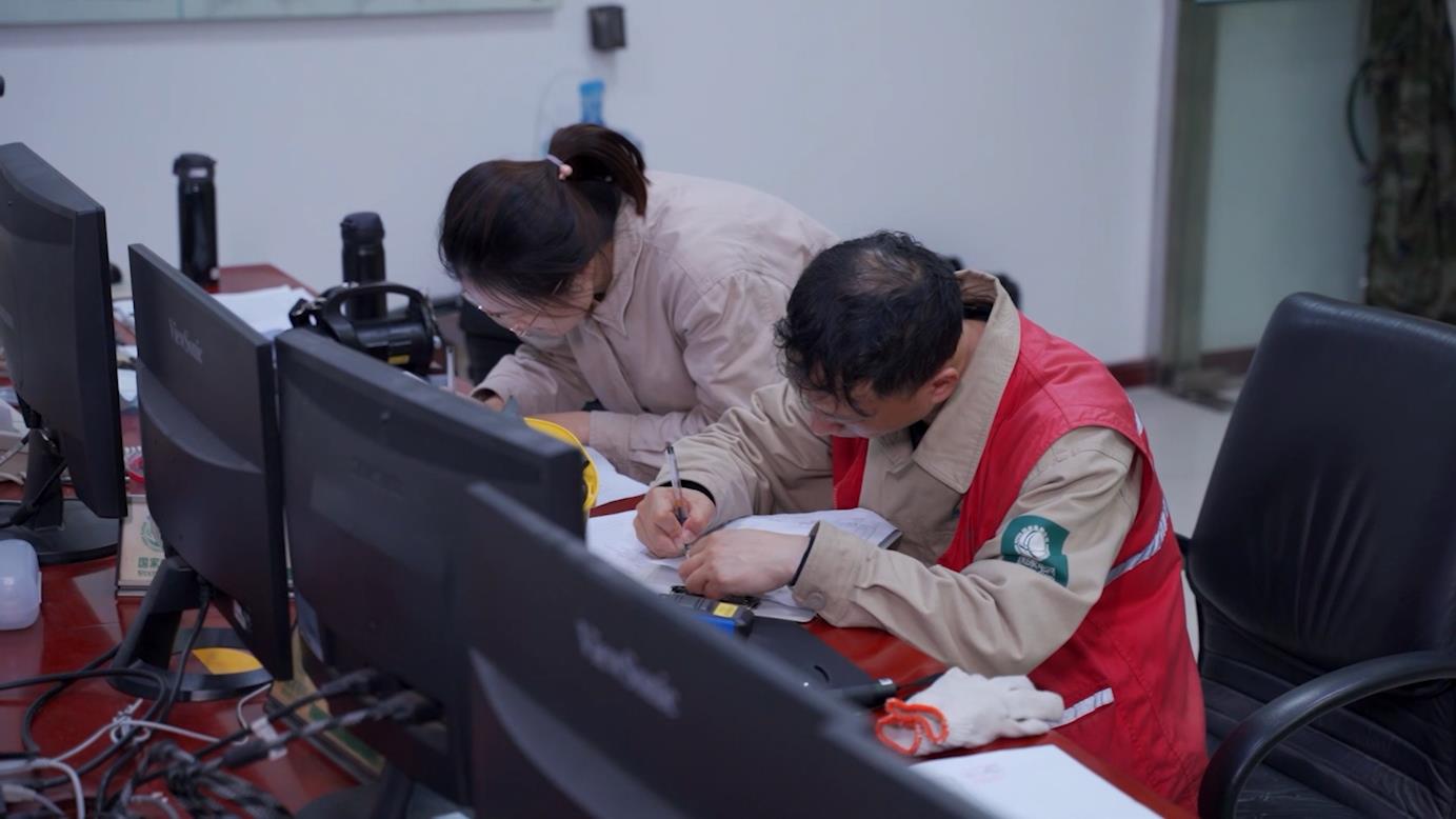 【2022·劳动创造幸福】斗转星移 奋斗不息