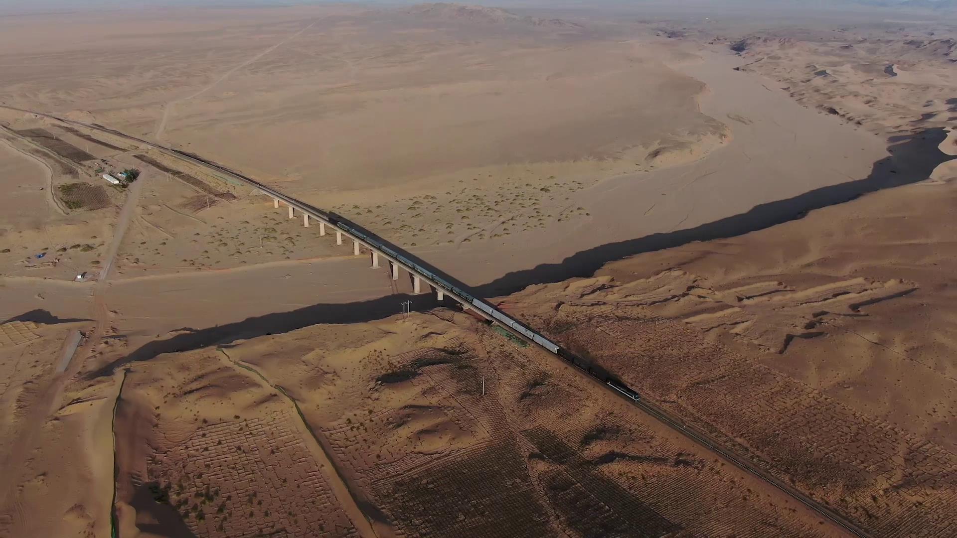 【2022·劳动创造幸福】铁道线上的绿色守护者