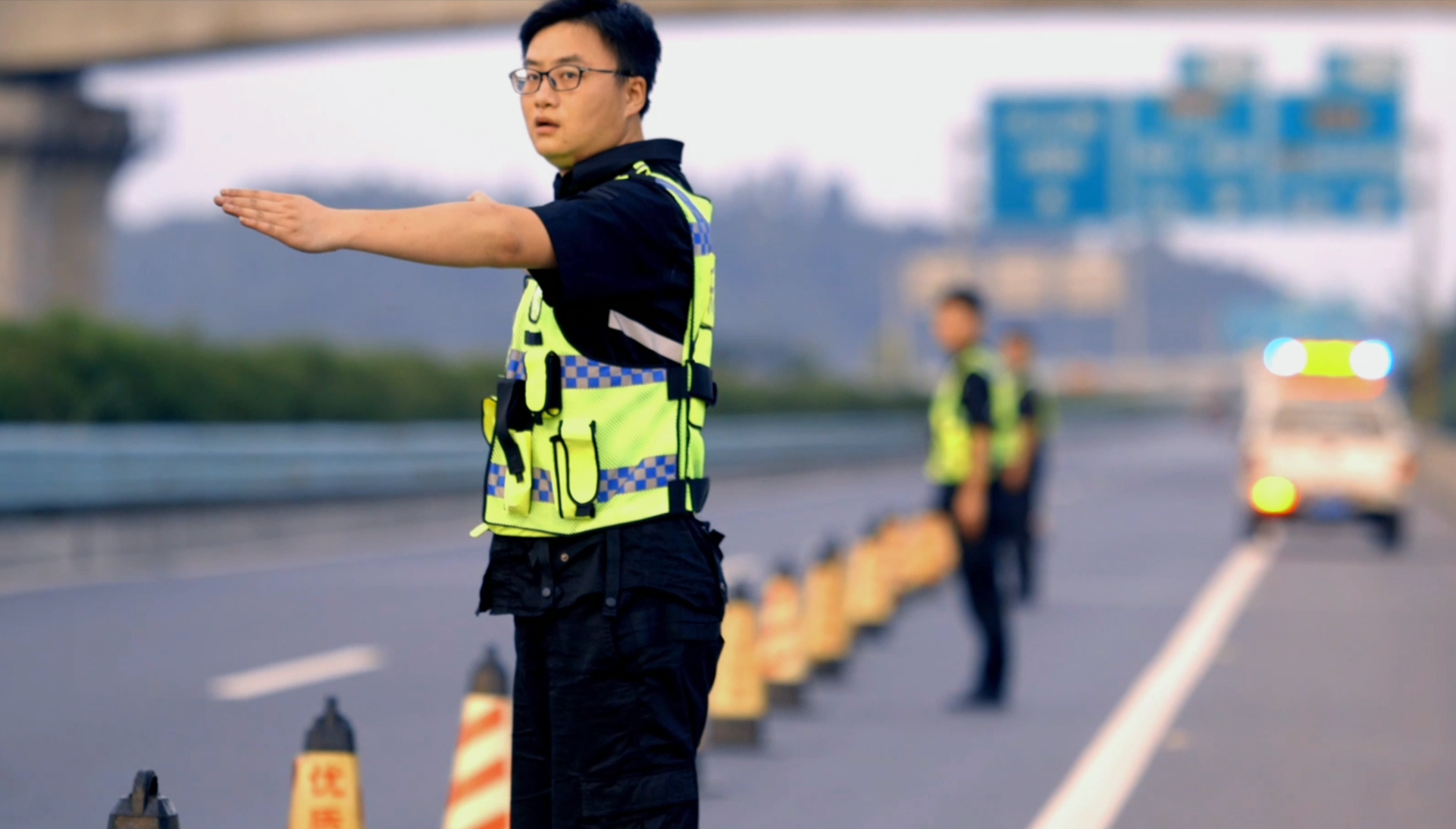 【2022·劳动创造幸福】向坚守岗位的劳动者致敬