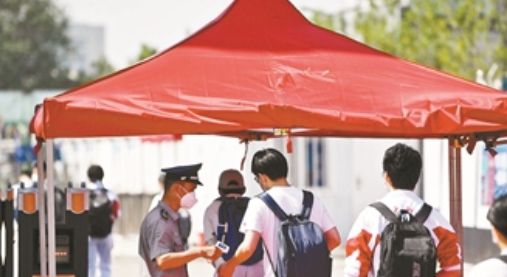 �����и���ѧ����У ѧУ��չ�������´���