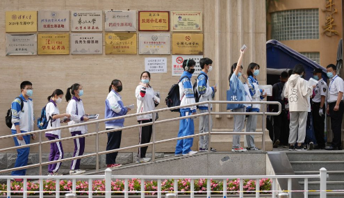 �и߿�ǰ���ҳ�����������ӱ���