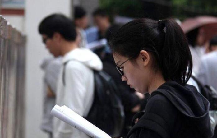 ��ְ�����빫��Ա�п��ķ��������