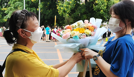 �߿������������ջ��ʻ�ӵ��