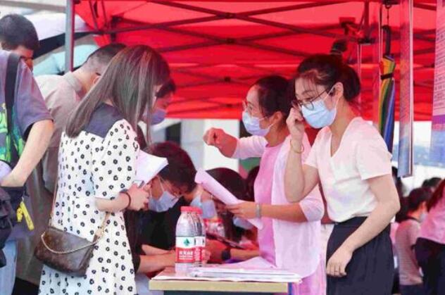 ��ʮ�ǰ���ǧ�����ˡ���У��ҵ��������ǧ��ר����Ƹ�����