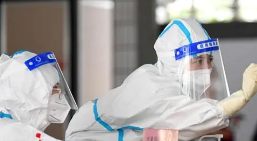 内蒙古二连浩特将奇石城1号楼1—14号划定为封控区