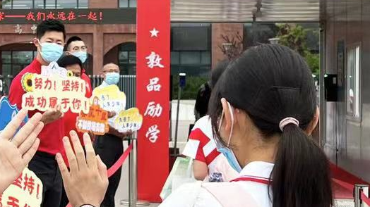 ���������߳���ѧ�����췵У����ͼֱ��