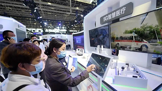 中国这十年·系列主题新闻发布丨工信部：我国智能手机、工业机器人等新产品产量位居全球首位