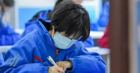 ���ɹų���У�20����ָ����ĳ�����Сѧ���׶�԰���½�ѧ