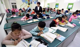 中国这十年｜教育部：十年间 中央和地方累计投入14000多亿 义务教育基本办学条件得到显著改善