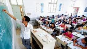 中国这十年｜教育部：优先发展义务教育 财政性义务教育经费占比始终保持在50%以上