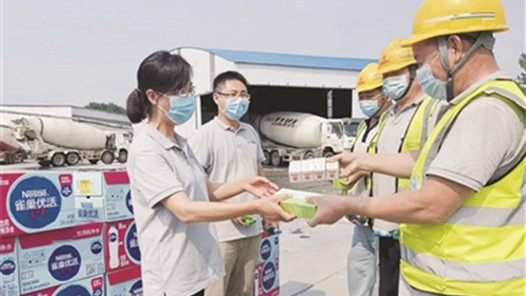 “娘家人”送来清凉关爱