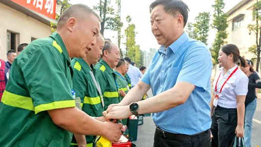 四川省总工会赴宜宾市开展工会工作调研暨“送清凉”活动