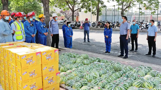 洛阳市总工会举行“转作风、解难题、促发展、保稳定”专项行动暨“送清凉”活动启动仪式