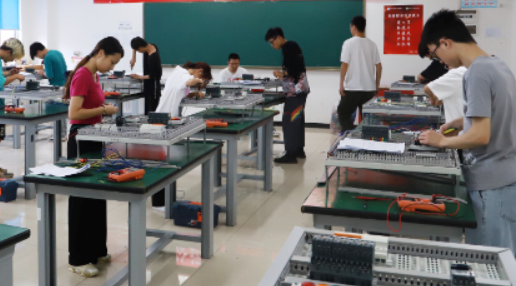 ��������ְԺ�������̨ ǧ��ʦ�����౨��������