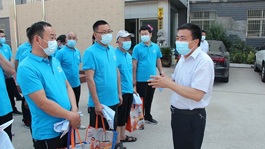 河南许昌市总工会开展“夏日送清凉 心系新业态”活动