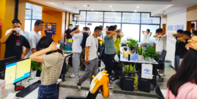 ȫ�������������˱�ƭ�����쾯���ɹ�����һ�ش�����թƭ�Ż�