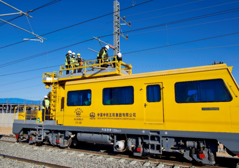 中企承建埃及首条电气化铁路通车