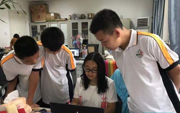 �Ϻ��н�ί�����ƶ���ͨ���н����ӡ��ֲ㷢չ���򡰷��෢չ��ת��