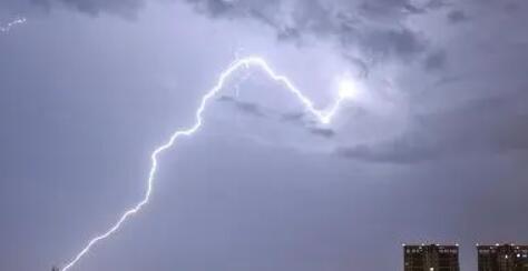 �ҹ��ж����ȵظ��¿��ճ־� ������ǰ���顰�����족