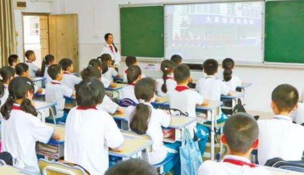 �㶫�麣��12����ȫ��ѧУ��ͣ���½�ѧ��У����ѵ�