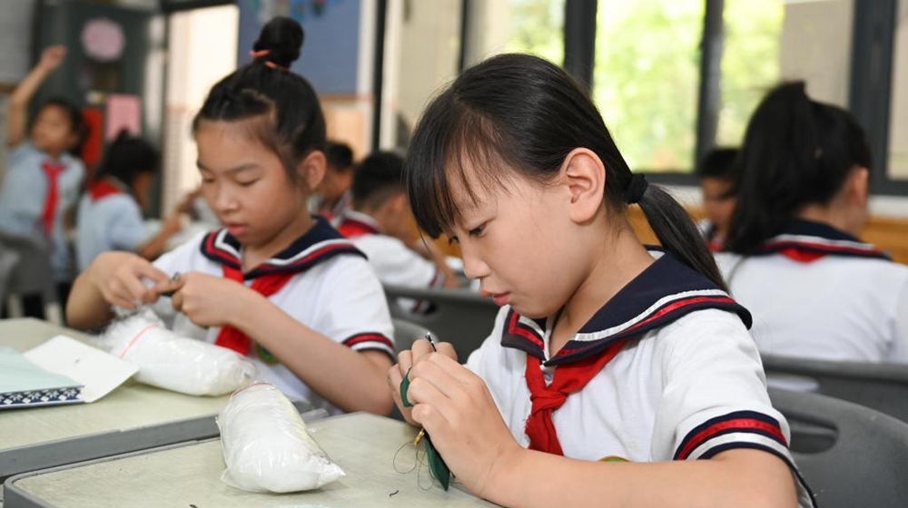 ���ݣ������й�������ɫ�γ�