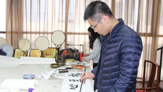 【奋斗者正青春】执着追梦想 翰墨写人生