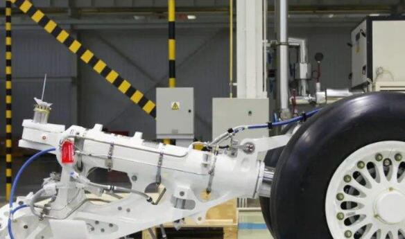 ���ϻ�ARJ21�ɻ������ά��׼��