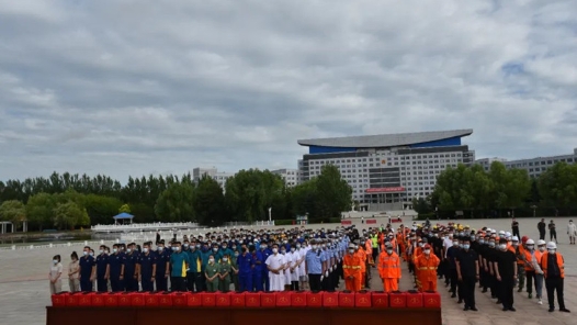 绥化市总工会举行“情系职工 夏送清凉”慰问活动启动仪式