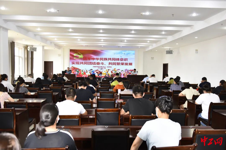 1.巴彦淖尔市总工会开展铸牢中华民族共同体意识专题讲座  拍摄 白宇