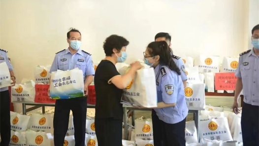 北京密云区总工会启动“夏送清凉”慰问