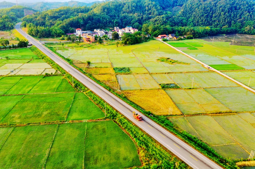 航拍镜头下的江西省赣州市全南县陂头镇正河村.李凡钦摄