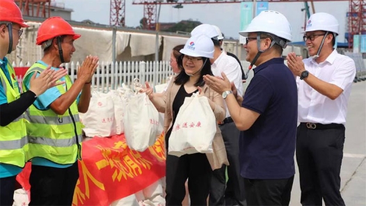 浙江省总工会到温岭“送清凉”